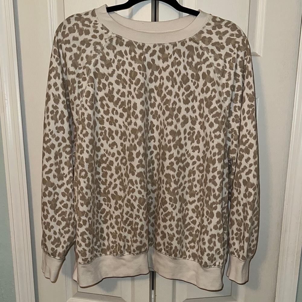 Cozy Leopard Print Crewneck Sweater - Cream & Tan